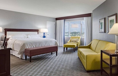 Arlington House | Relax in Style & Comfort! Onsite Dining & Pool