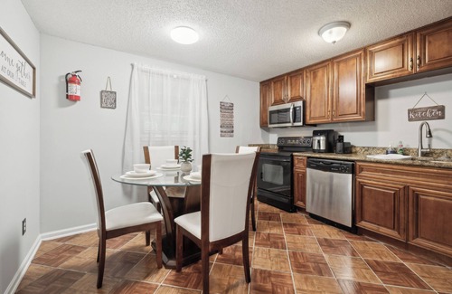 Northside House | Relax in Style – Cozy 3BR HouseNear JAX Airport, Great Food & Shopping