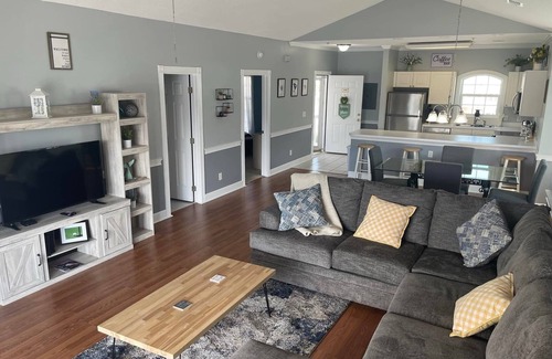 Central Myrtle Beach Condo | Relax in Style – Spacious 2BR Myrtle Beach Condo Near Everything