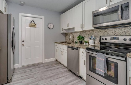 Edgewood Apartment | Relax in Style: Quiet Living in the Heart of Fort Lauderdale, FL