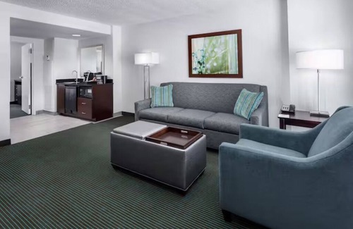 Florida Central Atlantic Coast Hotel | Relax in Style w/Roomy Accommodations + Attractions Nearby – Ideal Getaway