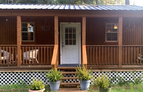 Saint Helena Island Apartment | Relax in this cozy cabin on an idyllic sea island