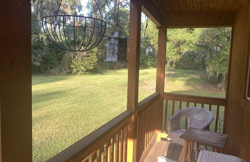 Saint Helena Island Apartment | Relax in this cozy cabin on an idyllic sea island