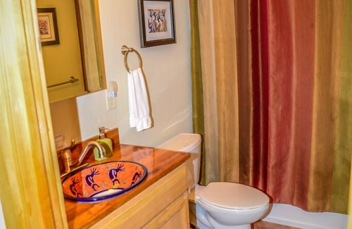 Gerton Cabin | Relax in the Beauty of the Mountains and the Serenity of Waterfalls