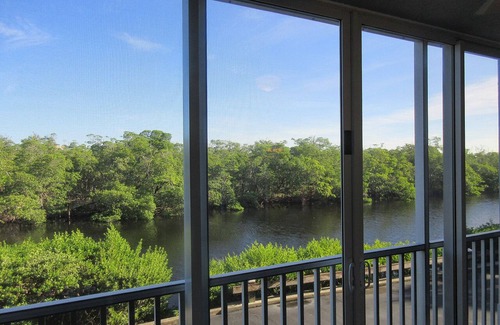 South Island Condo | Relax In The Sunshine! Lovely 2B/2B Vacation Condo w/All Weather Lanai, Walk To Beach, Resort Pool!