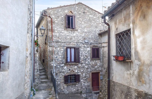 Semproniano House | Relax in the tranquil village of Semproniano.