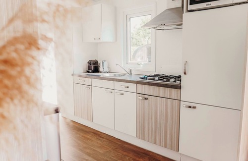 Voorthuizen House | Relax in the Veluwe Lodge with private sauna! Luxury, nature, and comfort come together at De Boshoek for a perfect getaway.