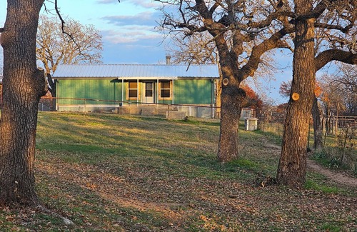Bowie House | Relax in the wilderness at Bowie Acres