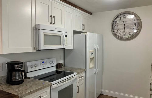 Hobe Sound House | Relax in this 3 bedroom, 2 bathrooms, heated pool with pull out couch, sleeps 8