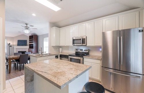 The Woodlands House | Relax in this amazing house in the Woodlands, village of Alden Bridge.