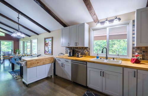 Blacksburg House | Relax in this serene, spacious home near Downtown Blacksburg, perfect for up to 10 guests year-round
