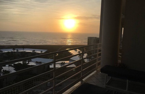 South Padre Island Condo | Relax in this Ocean front paradise! 2 br/3 bath