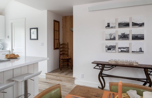 Moose Wilson Road Condo | Relax in understated modern style in The Aspens! Convenient Westbank location.