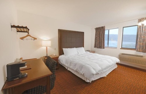 Harlan Hotel | Relax in Unit near Prairie Rose w/Pets & Free Parking