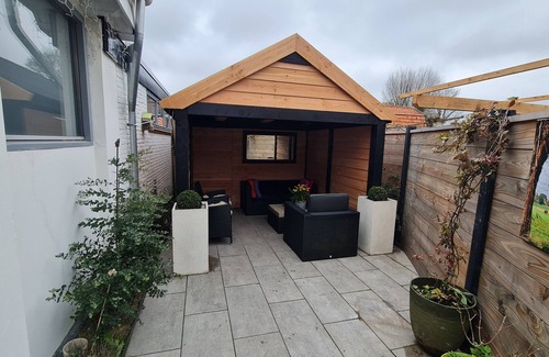 Nieuwe Niedorp Bed & Breakfast | Relax in Wellness Room with Sauna and Spa Bath and luxurious outdoor seating.