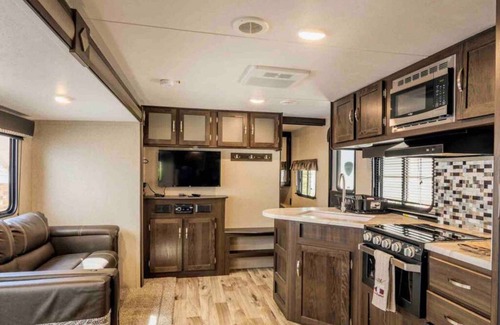 Fresno House | Relax in WiFi RV, Minutes to Local Parks