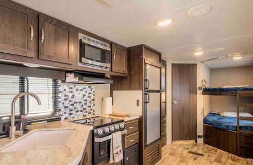 Fresno House | Relax in WiFi RV, Minutes to Local Parks