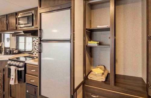 Fresno House | Relax in WiFi RV, Minutes to Local Parks