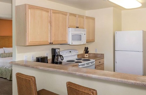 Las Vegas Condo | Relax in Your Own Tranquil Condo Oasis Near the LV Strip – Special Offer Now!