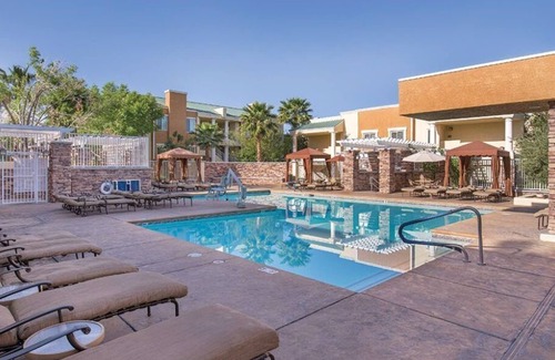 Las Vegas Condo | Relax in Your Own Tranquil Condo Oasis Near the LV Strip – Special Offer Now!