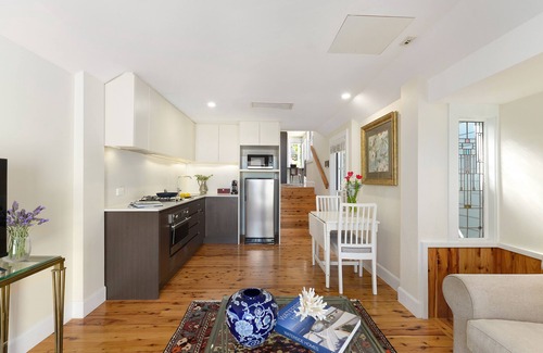 Austinmer House | Relax-Inn Austinmer. Luxury detached Guest House.