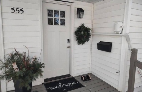 Forest Lake House | Relax, kick your feet up and enjoy the entire family friendly Cove.