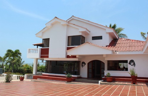 Tubara Cottage | Relax Near The Beach! 5 Bedroom Cottage with A/C & top amenities in Playa Medoza