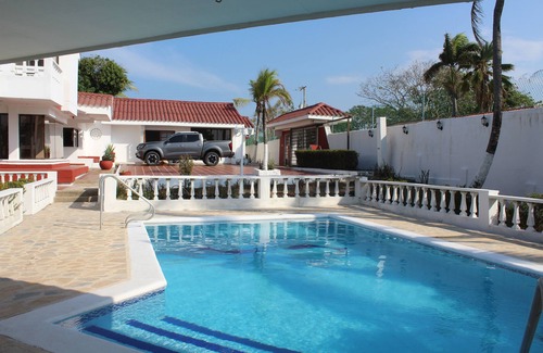 Tubara Cottage | Relax Near The Beach! 5 Bedroom Cottage with A/C & top amenities in Playa Medoza