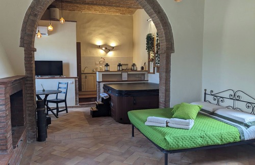 San Macario In Monte House | Relax Nella Jacuzzi in Toscana