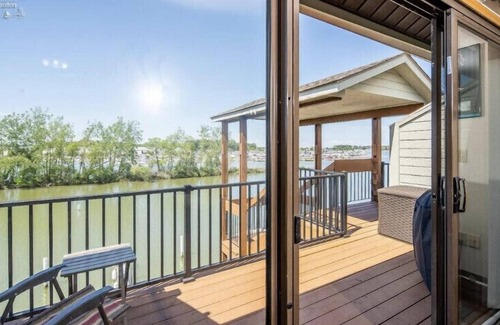 Gypsum Condo | Relax on beautiful Catabwa, Lake Erie in West Harbor