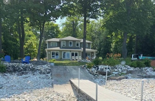 Sturgeon Bay House | Relax on the shores of Green Bay in your beautiful, private, two bedroom home