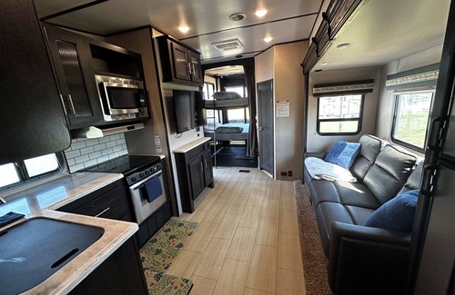 Gardner House | Relax or fish on this private pond and watch the most beautiful sunsets from RV
