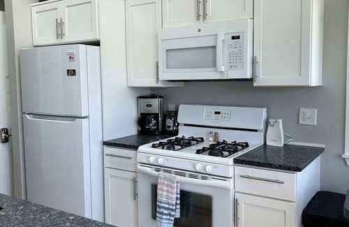Battle Creek House | Relax or Play ALL YEAR ROUND At Our Cozy Lakefront Home.