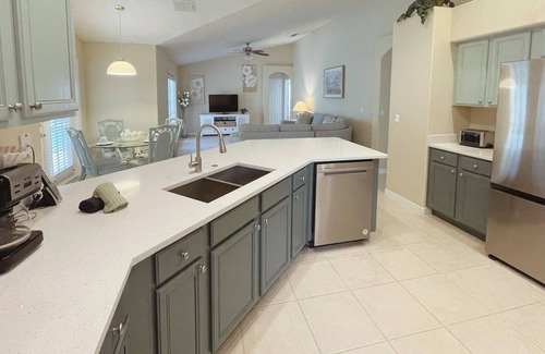 Orange Tree House | Relax & Play 4-Bed Villa with Pool and Game Room – Minutes to Disney