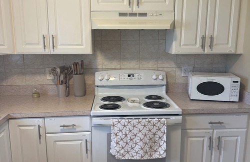 Port Charlotte House | Relax & Play: Hideaway w/Ping Pong + Beaches Nearby