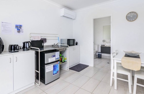 Bongaree House | Relax Poolside by the Canal