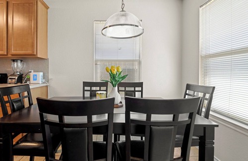 Houston House | Relax, Quiet, Clean, & 15min Away From Airport