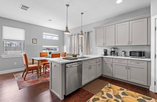 Highland House | Relax & Recharge - 3 BR in North Central Austin