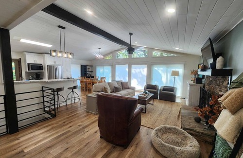 Eden Isle House | Relax & Recharge at The Nest – Lake Escape with Outdoor Fireplace & Hot Tub