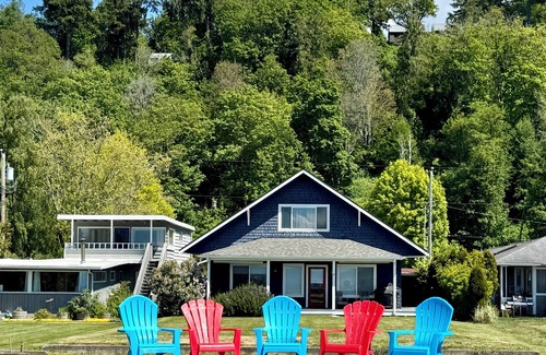 Clinton House | Relax & Rejuvenate, Amazing Sunsets, Sandy Beachfront, Cozy Fire Pit for S'mores