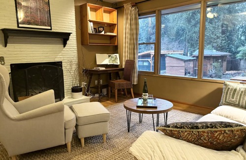 Milwaukie Apartment | Relax Renew Urban Farm Setting