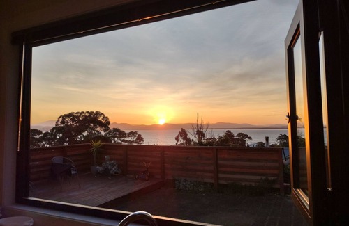 Dodges Ferry House | Relax, Restore and Explore at The Sandy Sister