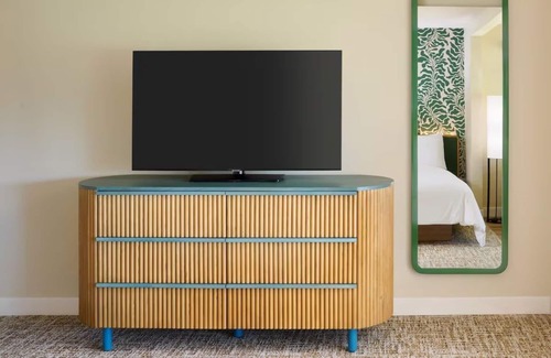 Kaanapali Hotel | Relax to the Sound of Waves in This Oceanfront Studio with Beach Access