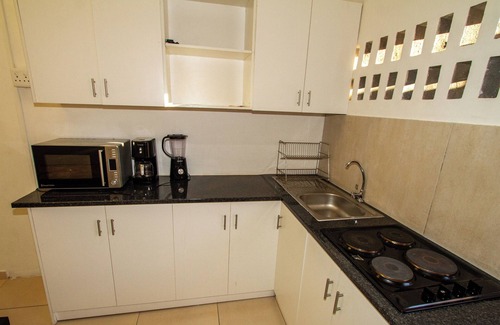 Cape Town Cabin | Relax & Unwind at LodgeOn91 !