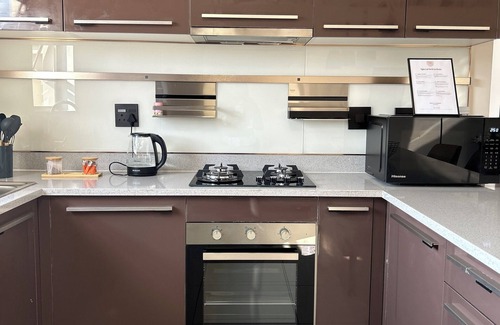 Greater Johannesburg Metropolitan Area Apartment | Relax & Unwind in a Stylish 3-Bedroom Midrand Getaway
