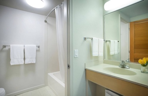 Kahului House | Relax Unwind! Outdoor Pool, Garden View, Pets Allowed