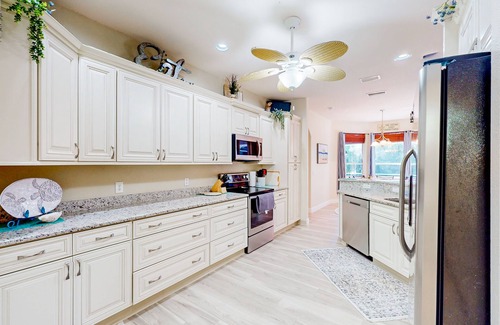 North Port House | Relax, Unwind & Reconnect at This Dog-Friendly North Port Oasis