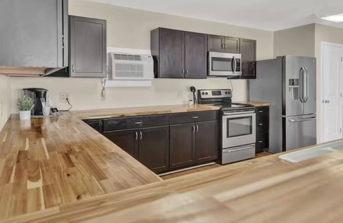 Bahama Beach Apartment | Relax & Unwind | Bright 1BR | Cozy Beach Retreat