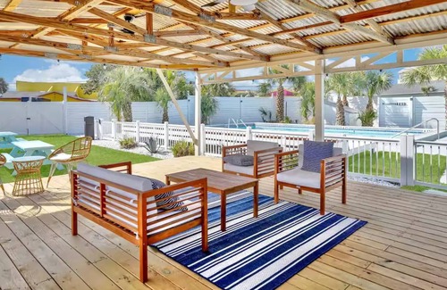 Bahama Beach Apartment | Relax & Unwind | Bright 1BR | Cozy Beach Retreat