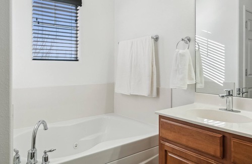 Rio Rancho House | Relax & unwind w/all the comforts of home.